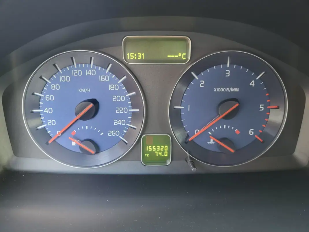 Volvo V50 2012 - 8950 EUR, 155400 km - AUTO.MOTO.pt - 155400km - foto 19 de 27