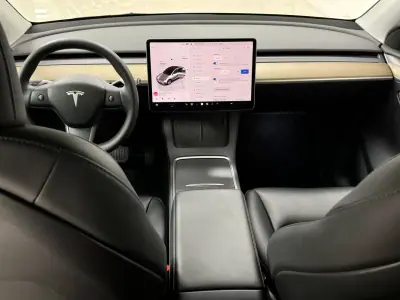 Tesla Model Y 2022 - 34890 EUR, 49800 km - AUTO.MOTO.pt - 49800km - foto 19 de 32