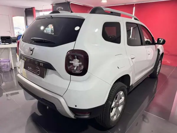 Dacia Duster 2019 - 14500 EUR, 114000 km - AUTO.MOTO.pt - 114000km - foto 7 de 17