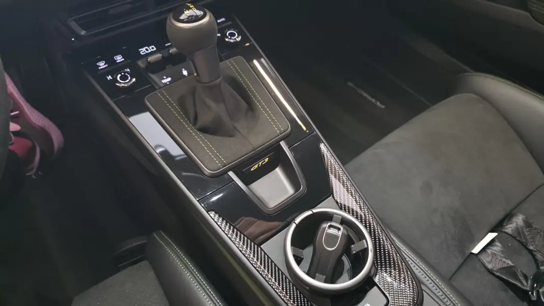 Porsche 992 2021 - 235000 EUR, 15666 km - AUTO.MOTO.pt - 15666km - foto 50 de 61