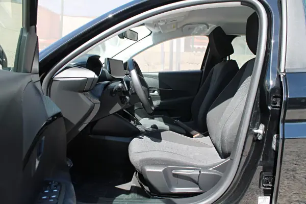 Peugeot 208 2025 - 21550 EUR, 11681 km - AUTO.MOTO.pt - 11681km - foto 9 de 25