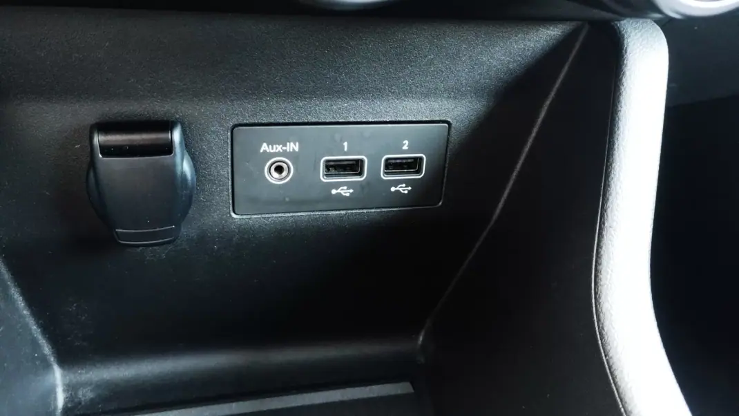 Renault Clio 2021 - 13999 EUR, 63000 km - AUTO.MOTO.pt - 63000km - foto 33 de 38