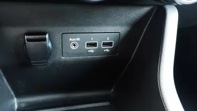 Renault Clio 2021 - 13999 EUR, 63000 km - AUTO.MOTO.pt - 63000km - foto 33 de 38