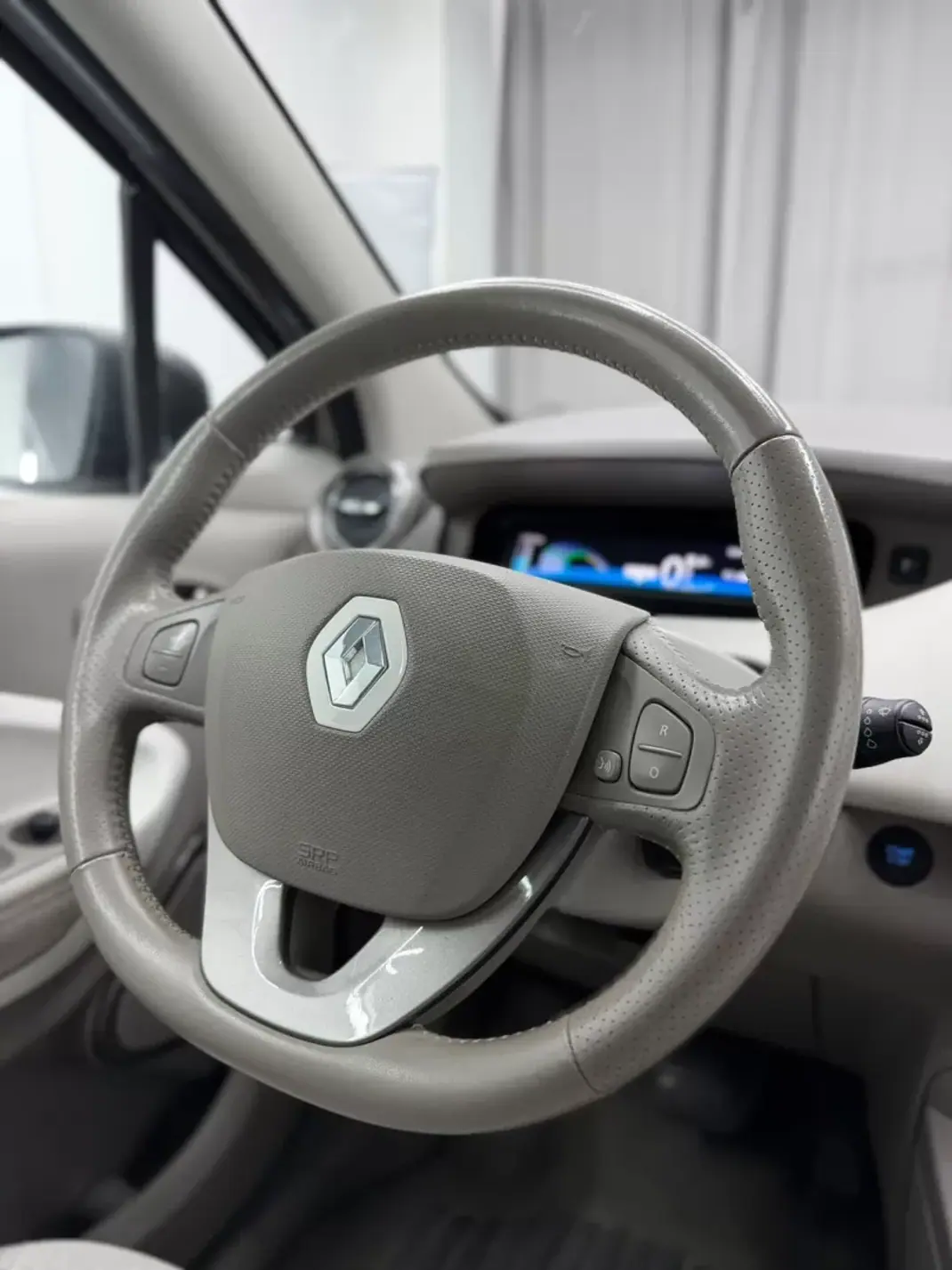 Renault Zoe 2019 - 10500 EUR, 99000 km - 99000km - foto 14 de 19