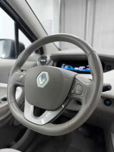 Renault Zoe 2019 - 10500 EUR, 99000 km - 99000km - foto 14 de 19