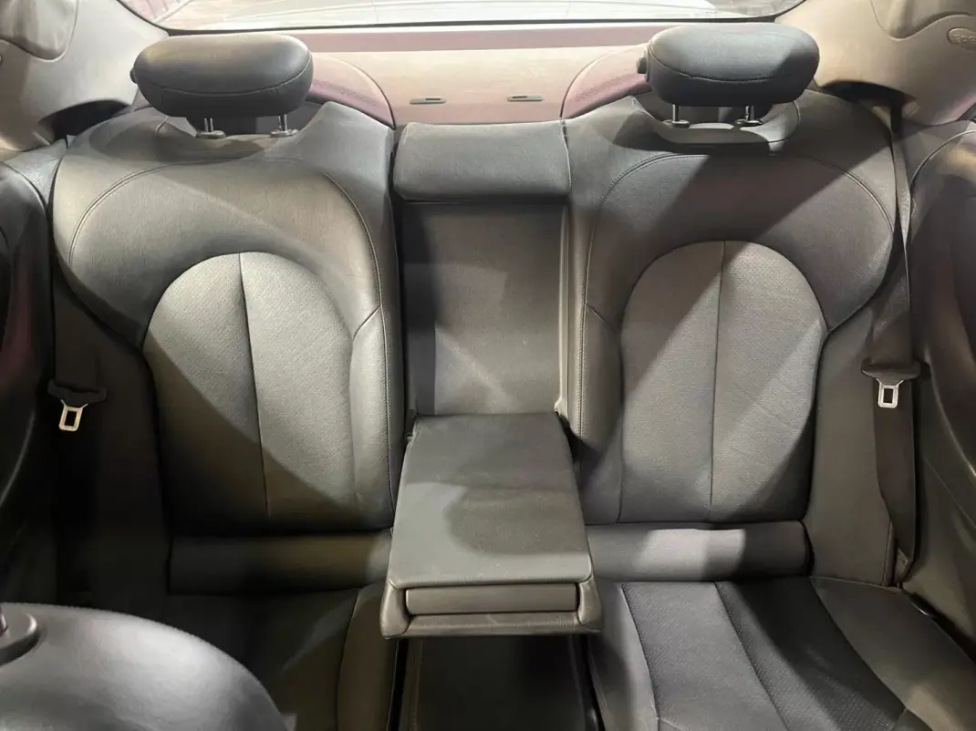 Mercedes-Benz CLK 220 2005 - 10999 EUR, 223000 km - AUTO.MOTO.pt - 223000km - foto 35 de 44