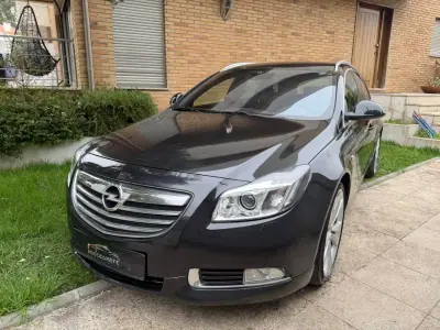 Opel Insignia Sports Tourer 2011 - 5750 EUR, 253323 km - AUTO.MOTO.pt - 253323km - foto 3 de 50