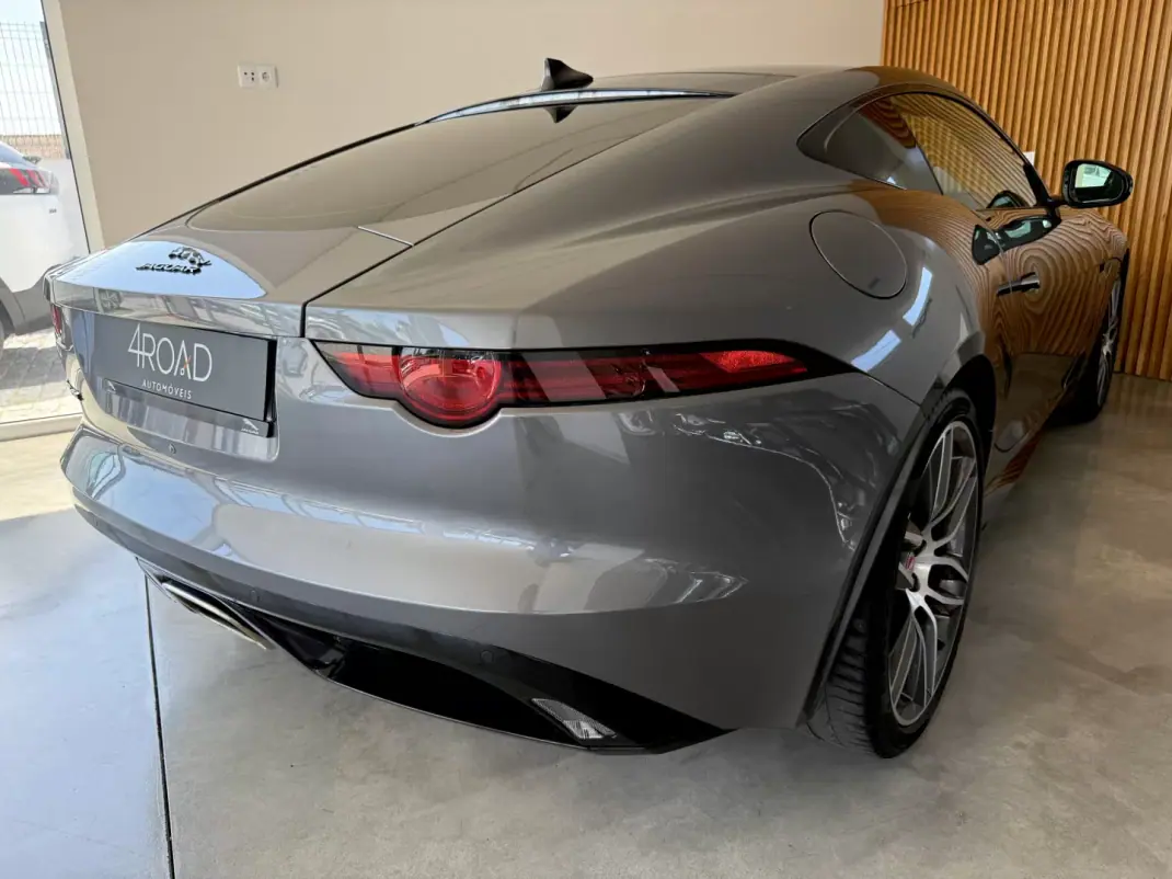 Jaguar F-Type 2018 - 46000 EUR, 64300 km - AUTO.MOTO.pt - 64300km - foto 73 de 135