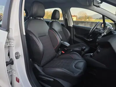 Peugeot 208 2016 - 13990 EUR, 163000 km - AUTO.MOTO.pt - 163000km - foto 28 de 31