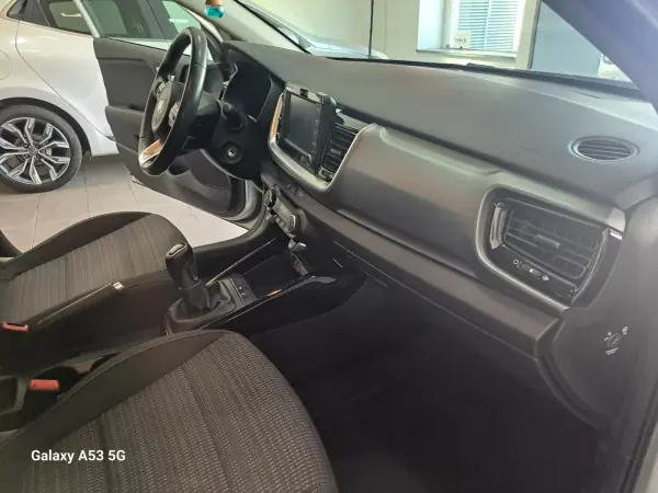 Kia Stonic 2020 - 14990 EUR, 41765 km - AUTO.MOTO.pt - 41765km - foto 13 de 34
