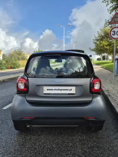 Smart Fortwo Cabrio 2015 - 12480 EUR, 70000 km - AUTO.MOTO.pt - 70000km - foto 8 de 9
