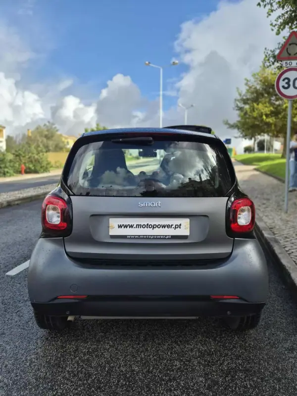 Smart Fortwo Cabrio 2015 - 12480 EUR, 70000 km - AUTO.MOTO.pt - 70000km - foto 8 de 9