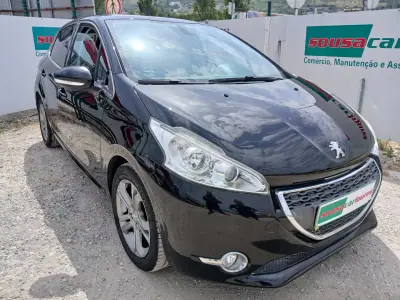 Peugeot 208 2013 - 7450 EUR, 80448 km - AUTO.MOTO.pt - 80448km - foto 4 de 25