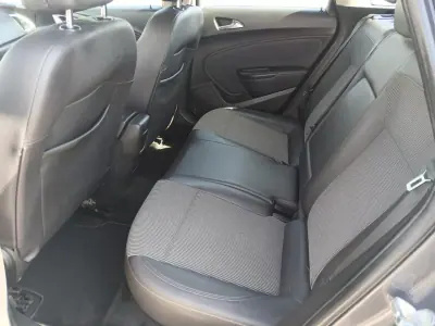 Opel Astra Sports Tourer 2013 - 7350 EUR, 143297 km - AUTO.MOTO.pt - 143297km - foto 17 de 26