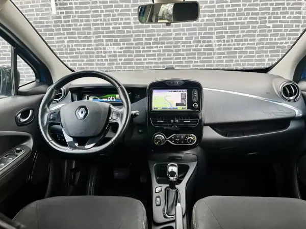 Renault Zoe 2019 - 11900 EUR, 91000 km - AUTO.MOTO.pt - 91000km - foto 2 de 13
