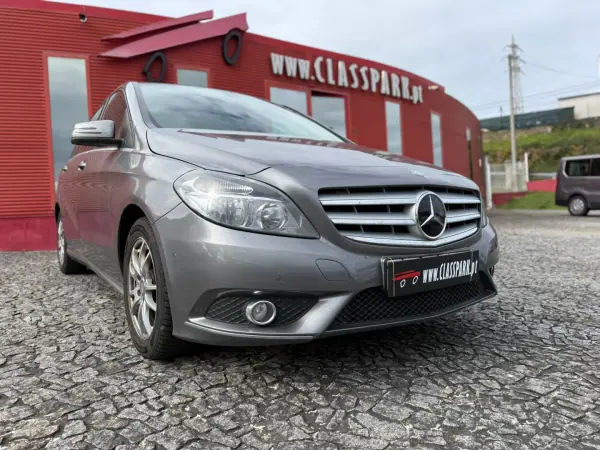 Mercedes-Benz B 180 2014 - 11900 EUR, 259000 km - AUTO.MOTO.pt - 259000km - foto 11 de 17