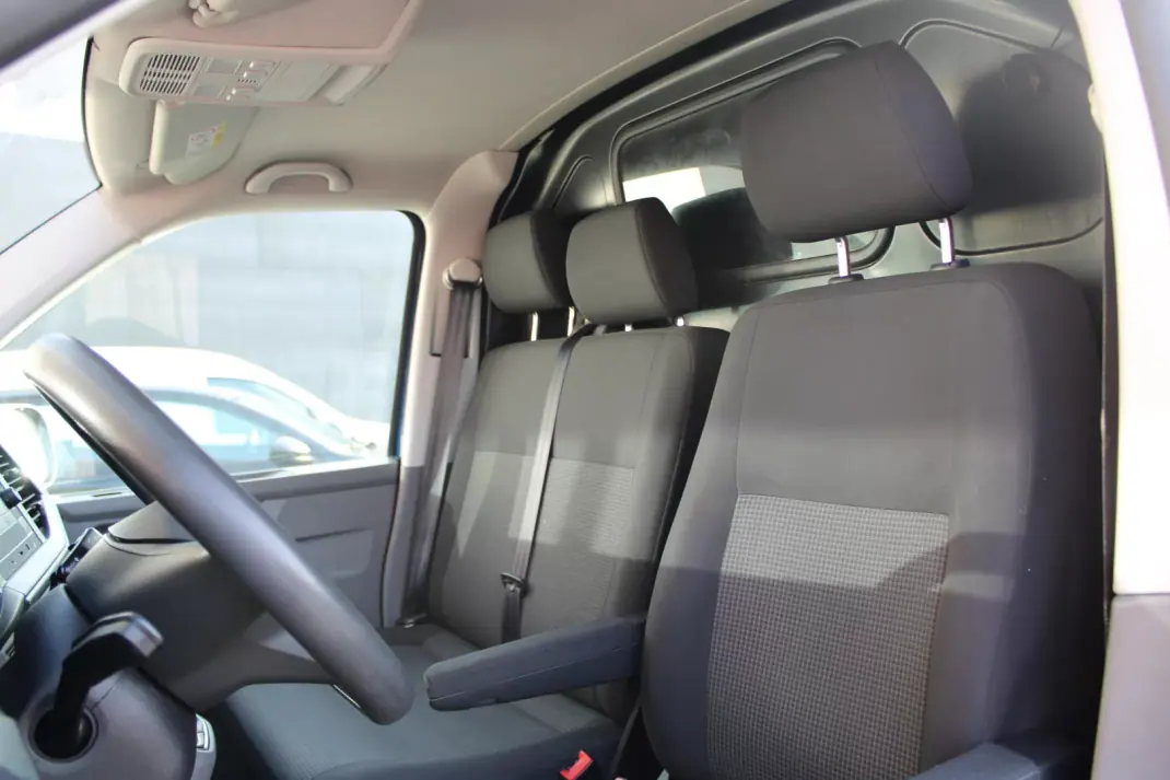 VW Transporter 2.0 TDI Confortline Extra AC 2020 - 17990 EUR, 199000 km - AUTO.MOTO.pt - 199000km - foto 17 de 24