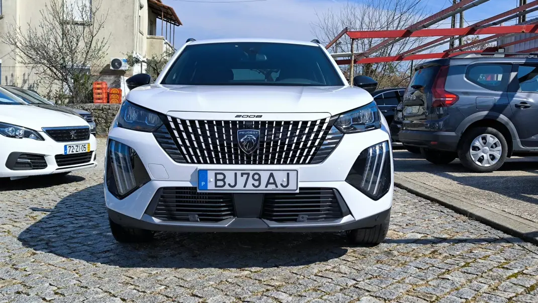 Peugeot 2008 2024 - 19450 EUR, 56688 km - AUTO.MOTO.pt - 56688km - foto 3 de 10