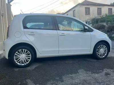 Volkswagen Up! 2024 - 14500 EUR, 39500 km - AUTO.MOTO.pt - 39500km - foto 4 de 7