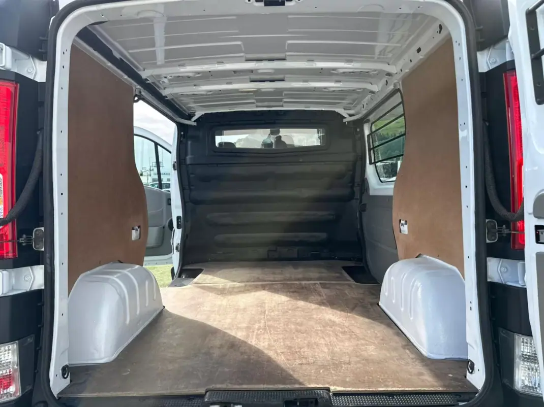 Renault TRAFIC L2H1 125CV 2014 - 16990 EUR, 98646 km - AUTO.MOTO.pt - 98646km - foto 14 de 16