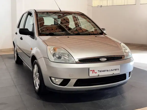 Ford Fiesta 2005 — photo 3 of 22