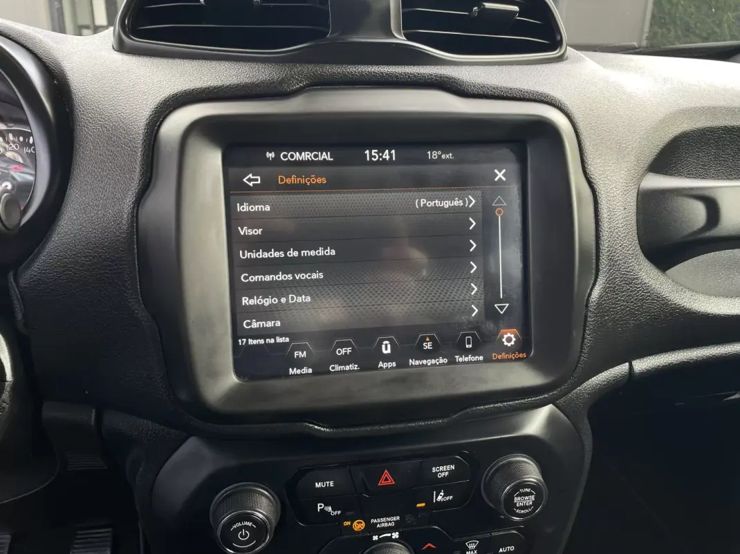 Jeep Renegade 2019 - 15500 EUR, 106977 km - AUTO.MOTO.pt - 106977km - foto 23 de 39