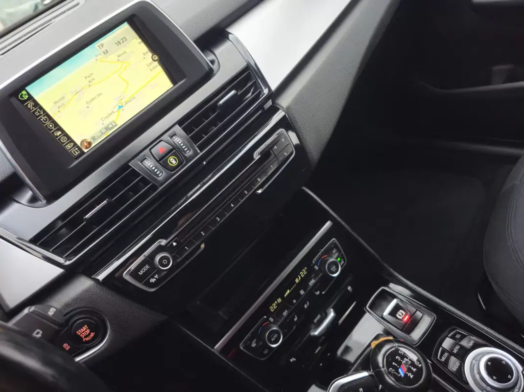 BMW 216 Active Tourer 2015 - 13990 EUR, 149000 km - AUTO.MOTO.pt - 149000km - foto 10 de 14