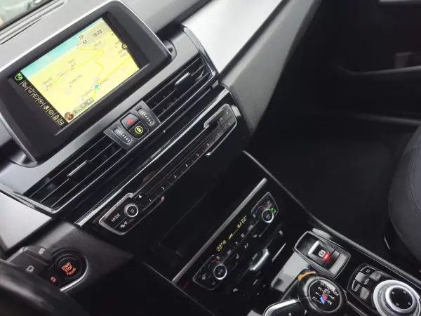 BMW 216 Active Tourer 2015 - 12500 EUR, 149000 km - AUTO.MOTO.pt - 149000km - foto 10 de 14