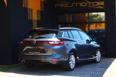 Renault Mégane Sport Tourer 2018 - 10750 EUR, 189000 km - AUTO.MOTO.pt - 189000km - foto 5 de 10