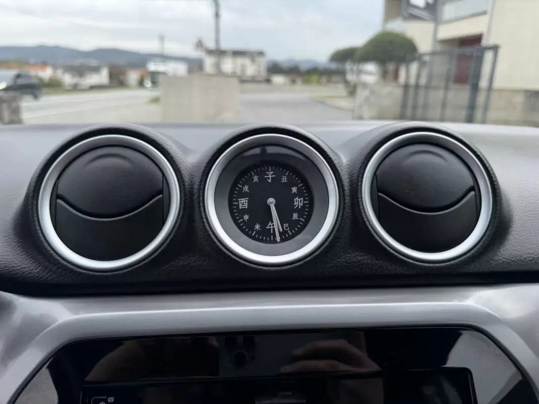 Suzuki Vitara 2019 - 15990 EUR, 77000 km - AUTO.MOTO.pt - 77000km - foto 11 de 32