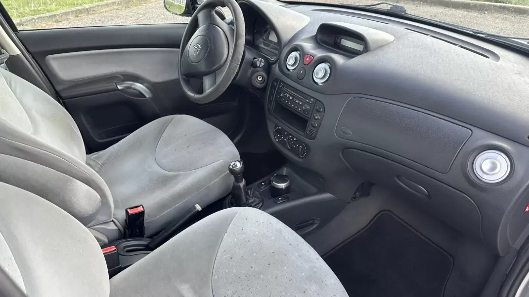 Citroën C3 2004 - 2500 EUR, 315000 km - AUTO.MOTO.pt - 315000km - foto 10 de 14