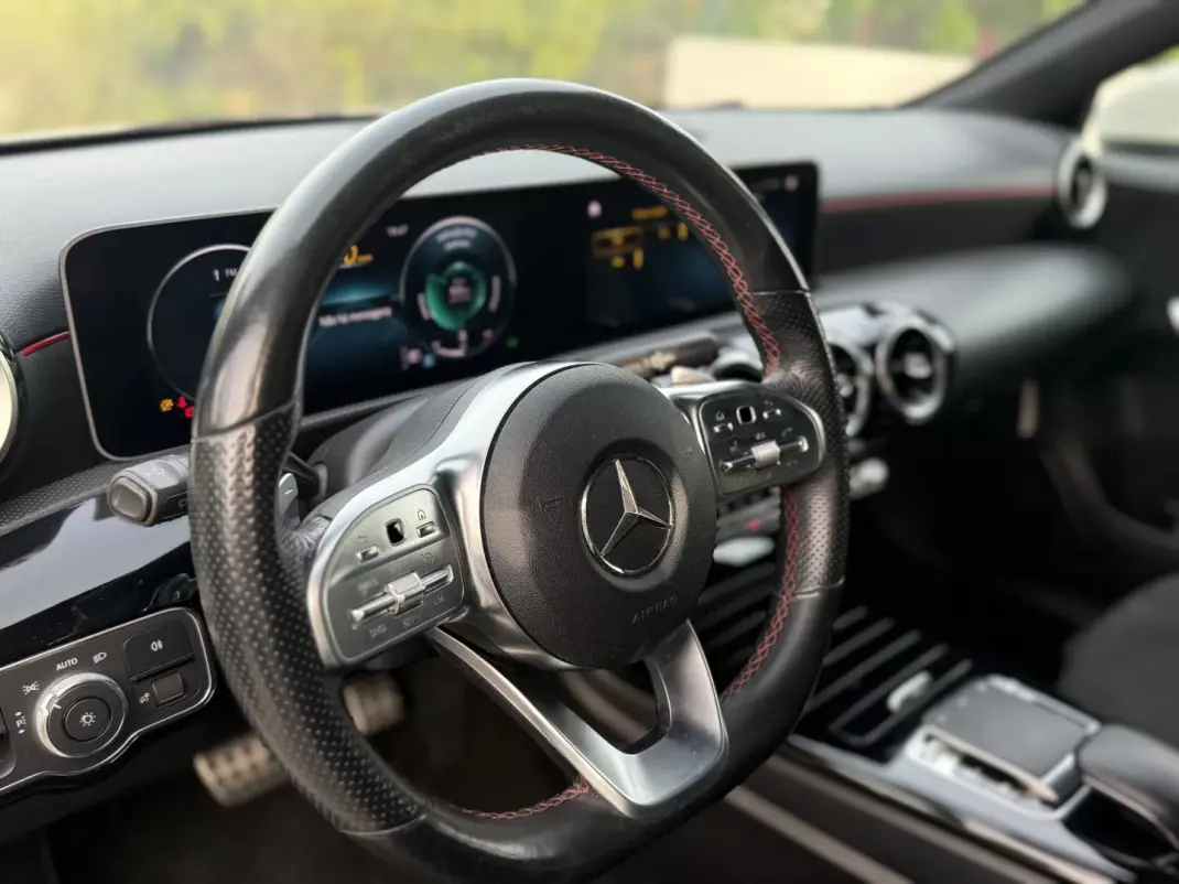 Mercedes-Benz A 180 2019 - 22999 EUR, 140000 km - AUTO.MOTO.pt - 140000km - foto 17 de 19