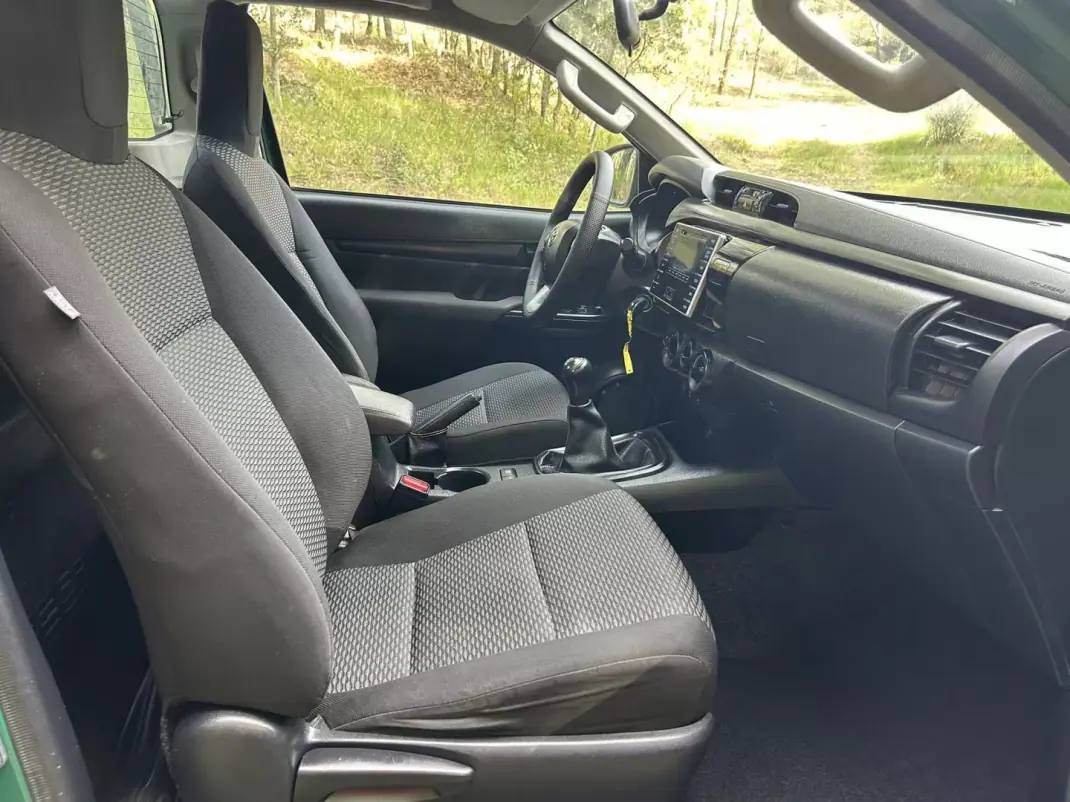 Toyota Hilux 4x4 2019 - 28500 EUR, 283000 km - AUTO.MOTO.pt - 283000km - foto 9 de 11