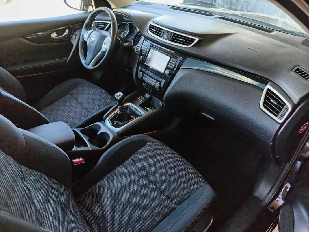 Nissan Qashqai 2016 - 15750 EUR, 160600 km - AUTO.MOTO.pt - 160600km - foto 8 de 17