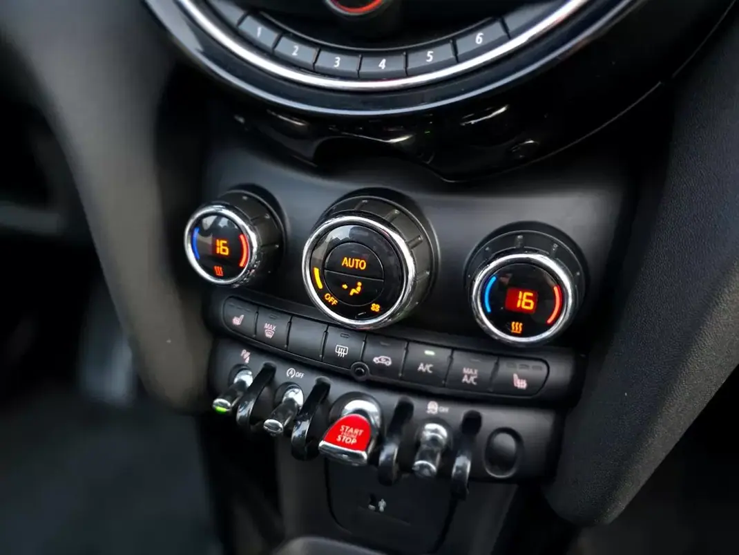 MINI 2024 - 20900 EUR, 50900 km - AUTO.MOTO.pt - 50900km - foto 22 de 35