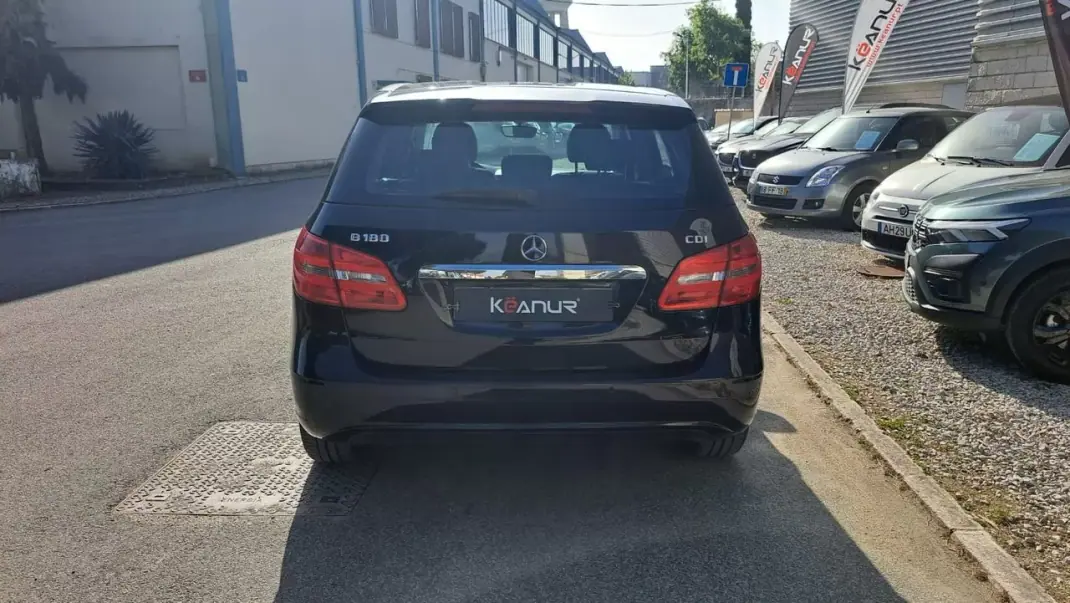 Mercedes-Benz B 180 2014 - 13890 EUR, 141469 km - AUTO.MOTO.pt - 141469km - foto 18 de 43