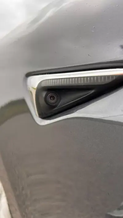 Tesla Model S 2017 - 21500 EUR, 155000 km - AUTO.MOTO.pt - 155000km - foto 10 de 17