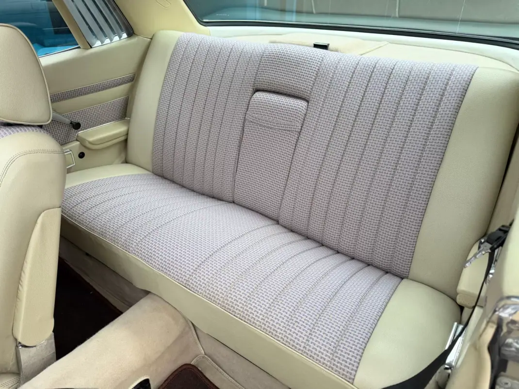 Mercedes-Benz SLC 180 1977 - 29900 EUR, 84000 km - AUTO.MOTO.pt - 84000km - foto 9 de 12