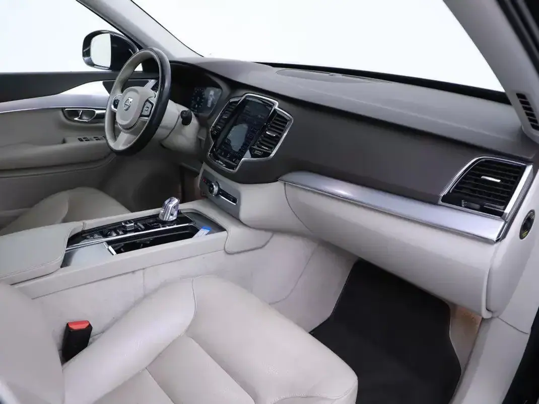 Volvo XC 90 2016 - 26790 EUR, 221486 km - AUTO.MOTO.pt - 221486km - foto 8 de 16