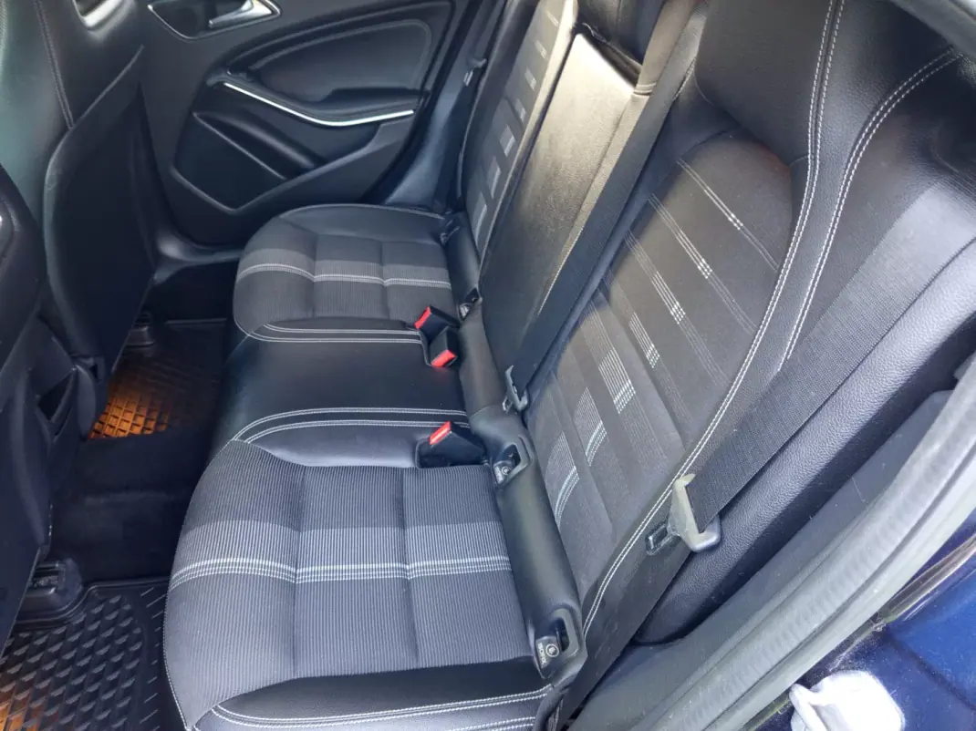 Mercedes-Benz A 180 2018 - 17990 EUR, 75772 km - AUTO.MOTO.pt - 75772km - foto 7 de 12