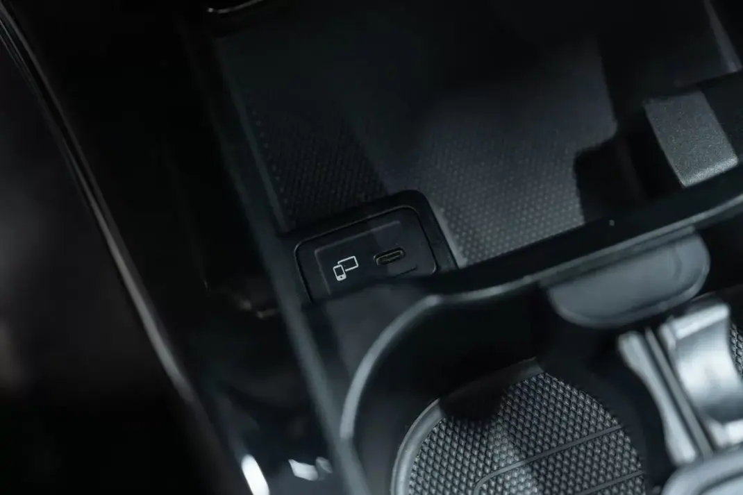 Mercedes-Benz CLA 180 2023 - 29950 EUR, 70000 km - AUTO.MOTO.pt - 70000km - foto 40 de 43