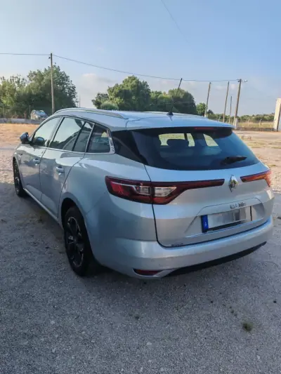 Renault Mégane Sport Tourer 2020 - 13750 EUR, 134000 km - AUTO.MOTO.pt - 134000km - foto 7 de 21