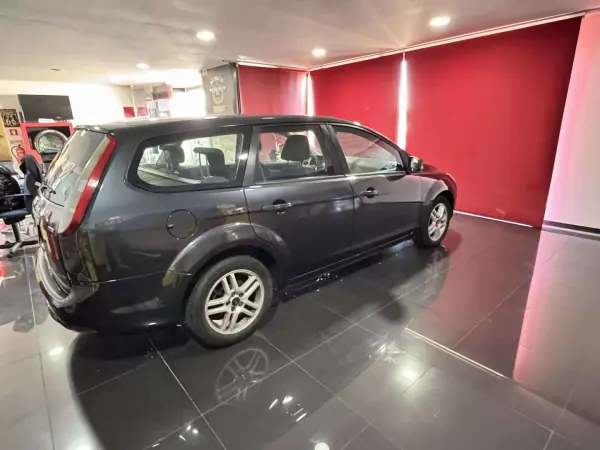 Ford Focus SW 2008 - 5990 EUR, 299000 km - AUTO.MOTO.pt - 299000km - foto 4 de 13