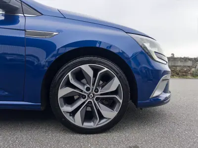 Renault Mégane 2018 - 15990 EUR, 117000 km - AUTO.MOTO.pt - 117000km - foto 9 de 48