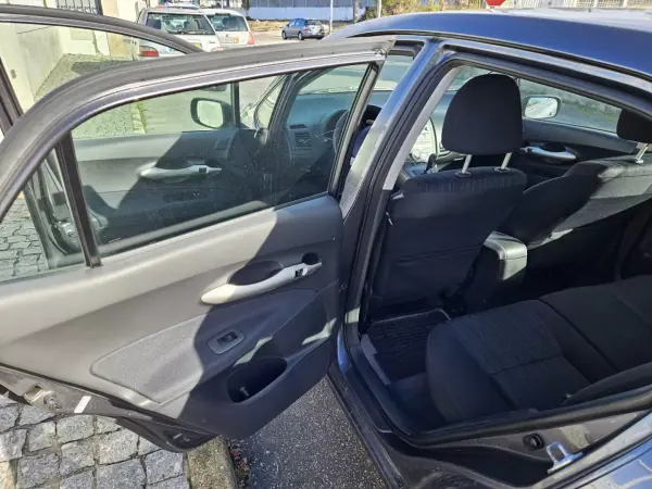 Toyota Auris 2007 - 5990 EUR, 286953 km - AUTO.MOTO.pt - 286953km - foto 9 de 12