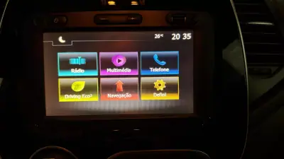 Renault Captur 2018 - 12990 EUR, 149914 km - AUTO.MOTO.pt - 149914km - foto 35 de 44