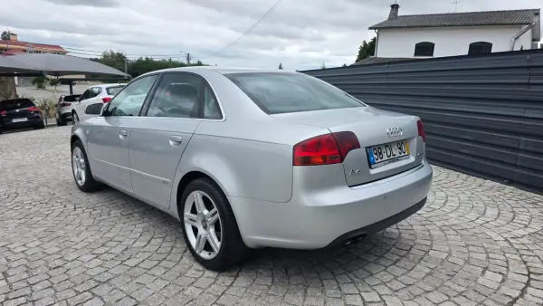 Audi A4 2007 - 5590 EUR, 300000 km - AUTO.MOTO.pt - 300000km - foto 3 de 19