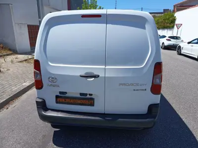Toyota Proace Verso Electric 2022 - 17990 EUR, 78900 km - AUTO.MOTO.pt - 78900km - foto 6 de 22