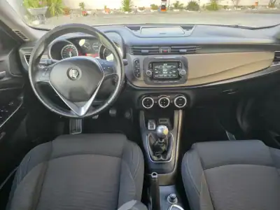 Alfa Romeo Giulietta 2015 - 13500 EUR, 148000 km - AUTO.MOTO.pt - 148000km - foto 41 de 49