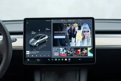 Tesla Model Y 2023 - 35950 EUR, 57000 km - 57000km - foto 44 de 49
